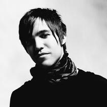 a picture of pete wentz.