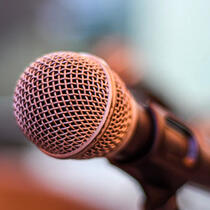 a picture of a microphone.